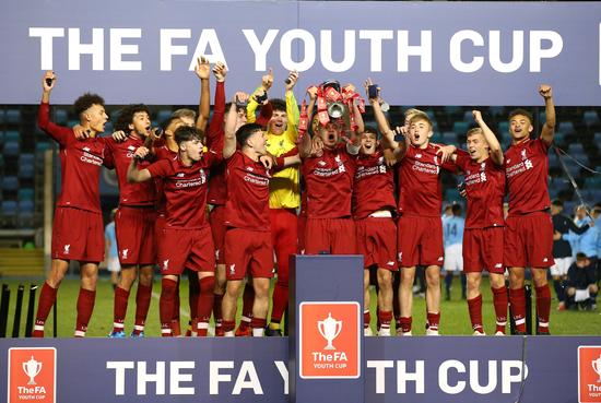 篮球湖人替补球员贡献关键篮板